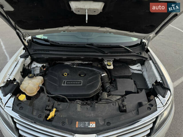 Білий Лінкольн МКС, об'ємом двигуна 2.26 л та пробігом 126 тис. км за 15200 $, фото 11 на Automoto.ua