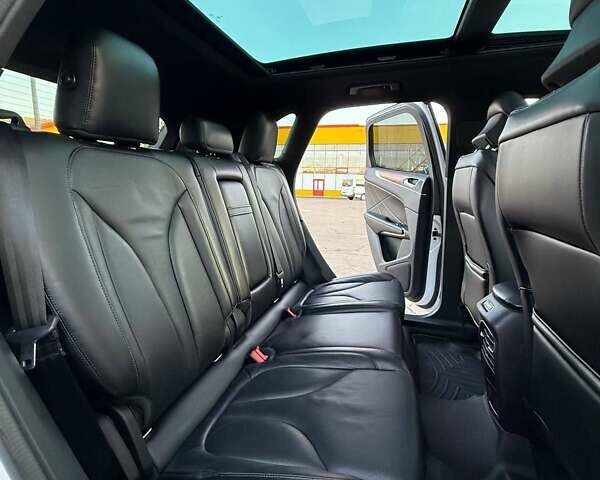 Белый Линкольн МКС, объемом двигателя 2 л и пробегом 188 тыс. км за 14700 $, фото 29 на Automoto.ua