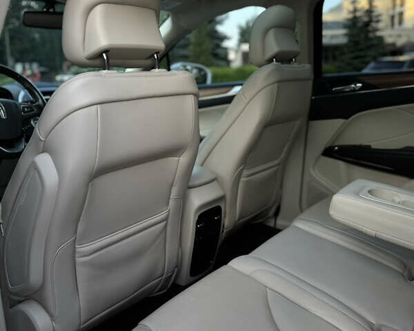 Білий Лінкольн МКС, об'ємом двигуна 2.26 л та пробігом 126 тис. км за 15200 $, фото 16 на Automoto.ua