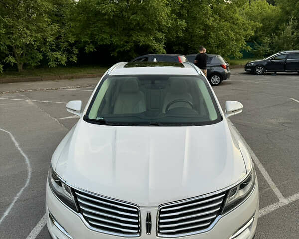Білий Лінкольн МКС, об'ємом двигуна 2.26 л та пробігом 126 тис. км за 15200 $, фото 2 на Automoto.ua