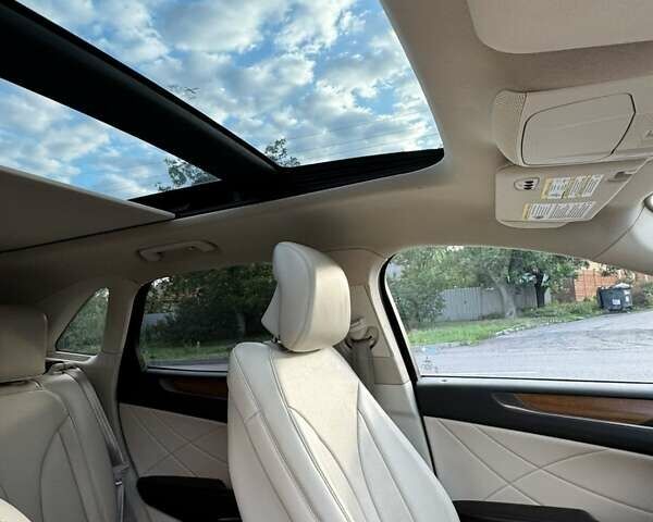 Белый Линкольн МКС, объемом двигателя 2 л и пробегом 147 тыс. км за 15500 $, фото 8 на Automoto.ua