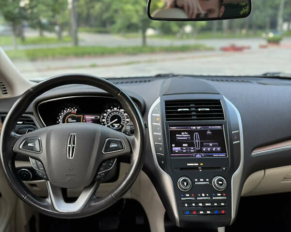 Білий Лінкольн МКС, об'ємом двигуна 2.26 л та пробігом 126 тис. км за 15200 $, фото 15 на Automoto.ua