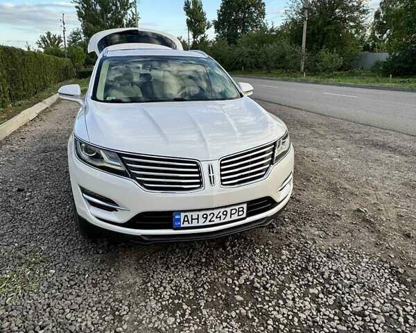 Белый Линкольн МКС, объемом двигателя 2 л и пробегом 147 тыс. км за 15800 $, фото 1 на Automoto.ua