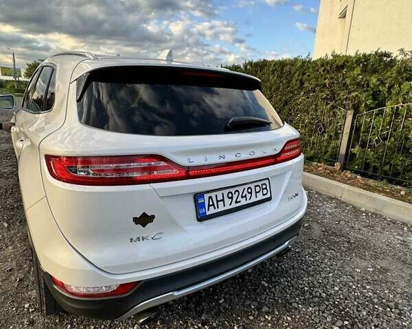 Белый Линкольн МКС, объемом двигателя 2 л и пробегом 147 тыс. км за 15500 $, фото 3 на Automoto.ua