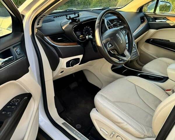 Белый Линкольн МКС, объемом двигателя 2 л и пробегом 147 тыс. км за 15500 $, фото 5 на Automoto.ua
