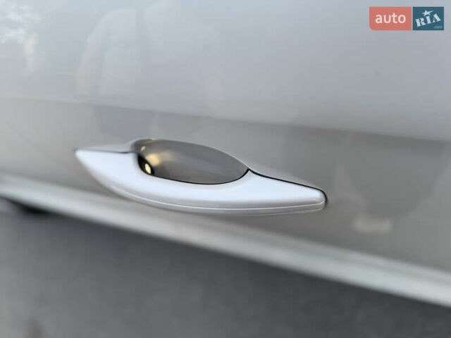 Білий Лінкольн МКС, об'ємом двигуна 2.26 л та пробігом 126 тис. км за 15200 $, фото 34 на Automoto.ua