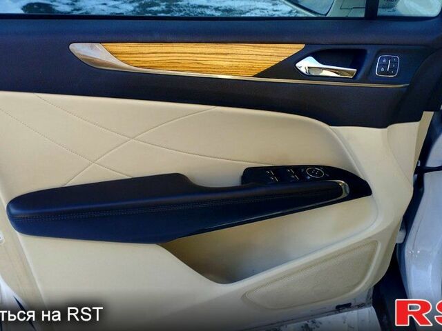 Белый Линкольн МКС, объемом двигателя 2 л и пробегом 129 тыс. км за 12499 $, фото 10 на Automoto.ua