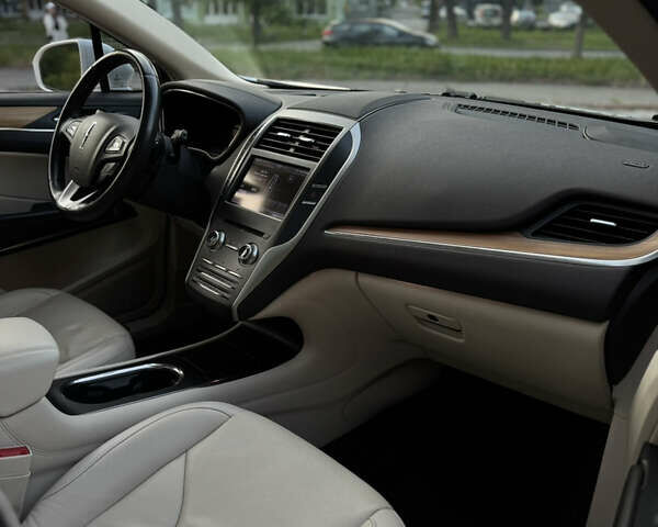 Білий Лінкольн МКС, об'ємом двигуна 2.26 л та пробігом 126 тис. км за 15200 $, фото 18 на Automoto.ua