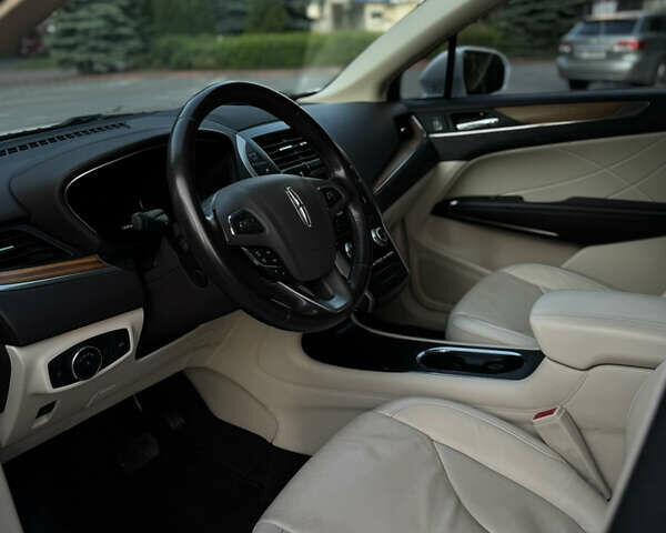 Білий Лінкольн МКС, об'ємом двигуна 2.26 л та пробігом 126 тис. км за 15200 $, фото 13 на Automoto.ua