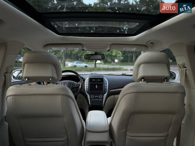 Білий Лінкольн МКС, об'ємом двигуна 2.26 л та пробігом 126 тис. км за 15200 $, фото 23 на Automoto.ua