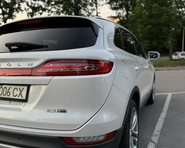 Білий Лінкольн МКС, об'ємом двигуна 2.26 л та пробігом 126 тис. км за 15200 $, фото 10 на Automoto.ua