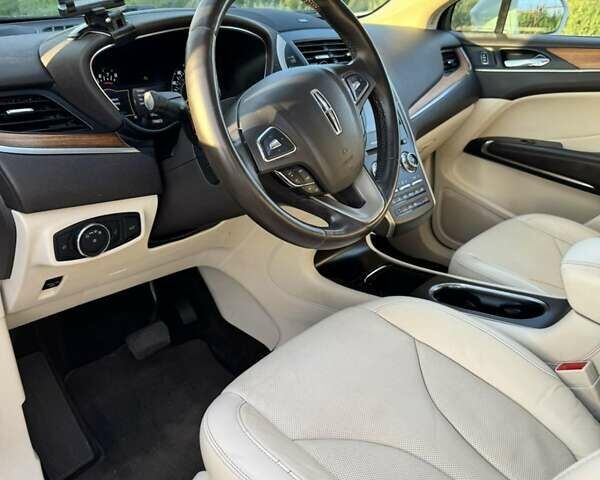 Белый Линкольн МКС, объемом двигателя 2 л и пробегом 147 тыс. км за 15500 $, фото 6 на Automoto.ua