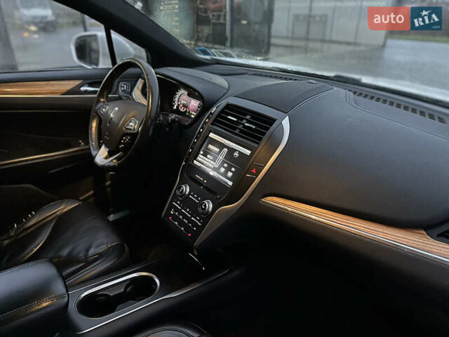 Белый Линкольн МКС, объемом двигателя 2 л и пробегом 190 тыс. км за 8200 $, фото 7 на Automoto.ua