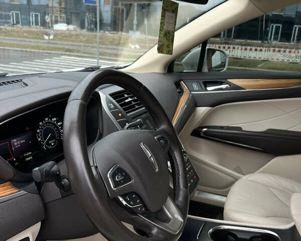 Белый Линкольн МКС, объемом двигателя 2 л и пробегом 171 тыс. км за 12500 $, фото 12 на Automoto.ua