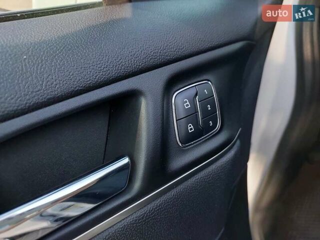 Белый Линкольн МКС, объемом двигателя 2 л и пробегом 128 тыс. км за 12750 $, фото 15 на Automoto.ua