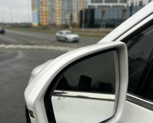 Белый Линкольн МКС, объемом двигателя 2 л и пробегом 171 тыс. км за 12500 $, фото 11 на Automoto.ua