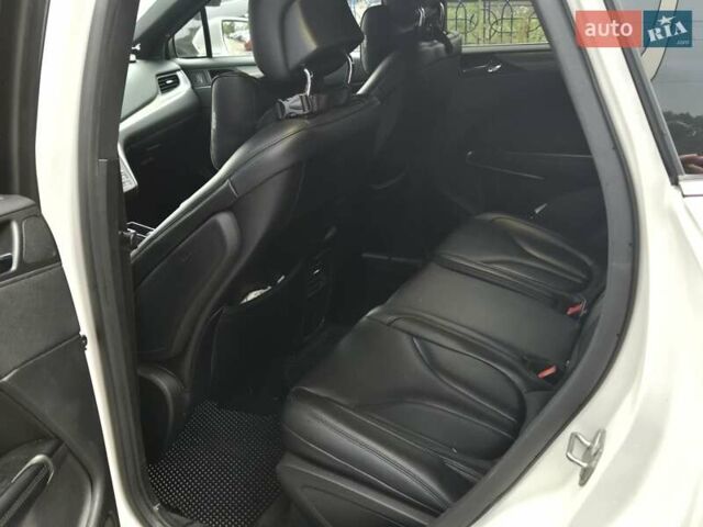 Білий Лінкольн МКС, об'ємом двигуна 2 л та пробігом 170 тис. км за 12500 $, фото 7 на Automoto.ua