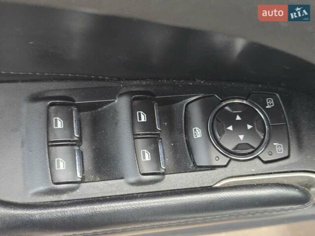 Білий Лінкольн МКС, об'ємом двигуна 2 л та пробігом 170 тис. км за 12500 $, фото 16 на Automoto.ua