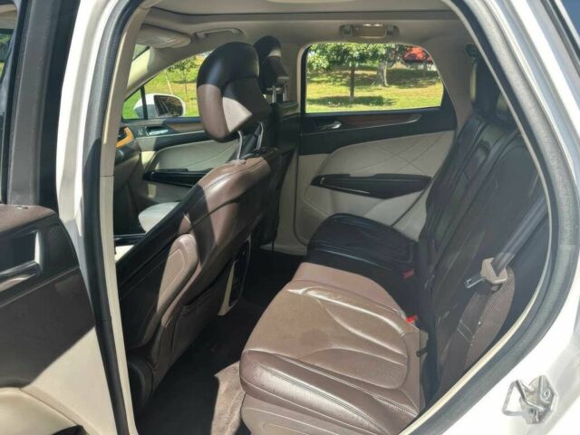 Білий Лінкольн МКС, об'ємом двигуна 2.3 л та пробігом 71 тис. км за 8000 $, фото 11 на Automoto.ua