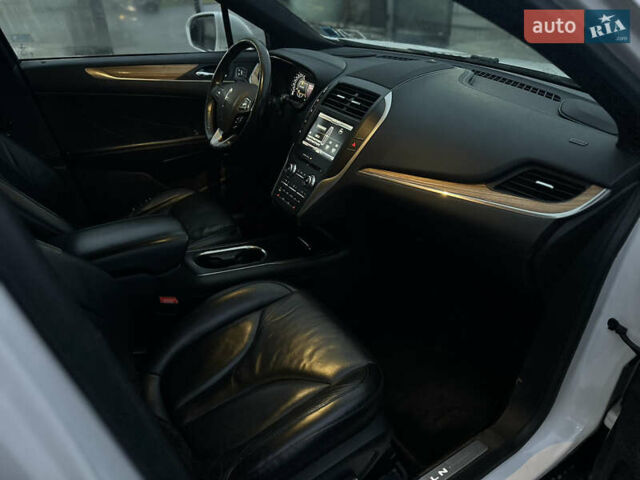 Белый Линкольн МКС, объемом двигателя 2 л и пробегом 190 тыс. км за 8200 $, фото 6 на Automoto.ua