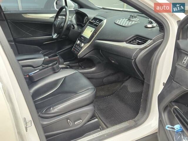 Білий Лінкольн МКС, об'ємом двигуна 2 л та пробігом 170 тис. км за 12500 $, фото 12 на Automoto.ua