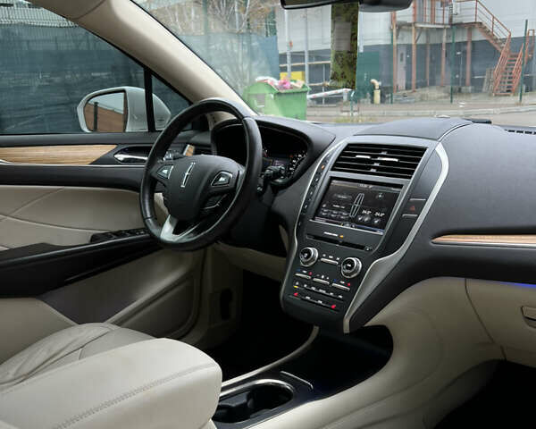 Белый Линкольн МКС, объемом двигателя 2 л и пробегом 171 тыс. км за 12500 $, фото 8 на Automoto.ua