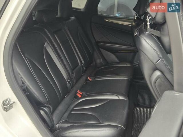 Білий Лінкольн МКС, об'ємом двигуна 2 л та пробігом 170 тис. км за 12500 $, фото 11 на Automoto.ua