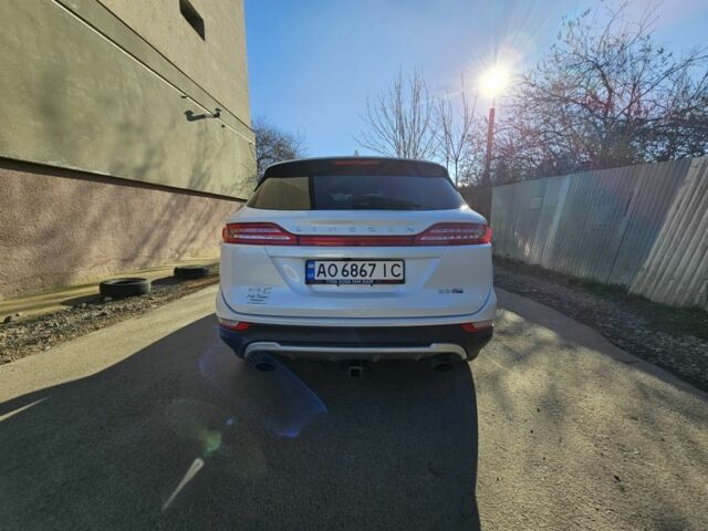 Белый Линкольн МКС, объемом двигателя 2.3 л и пробегом 150 тыс. км за 14500 $, фото 5 на Automoto.ua