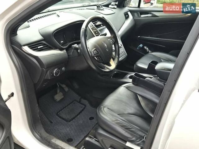 Білий Лінкольн МКС, об'ємом двигуна 2 л та пробігом 170 тис. км за 12500 $, фото 8 на Automoto.ua