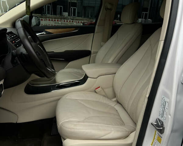 Белый Линкольн МКС, объемом двигателя 2 л и пробегом 171 тыс. км за 12500 $, фото 7 на Automoto.ua