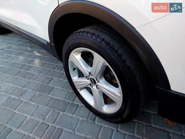 Белый Линкольн МКС, объемом двигателя 2 л и пробегом 128 тыс. км за 12750 $, фото 18 на Automoto.ua