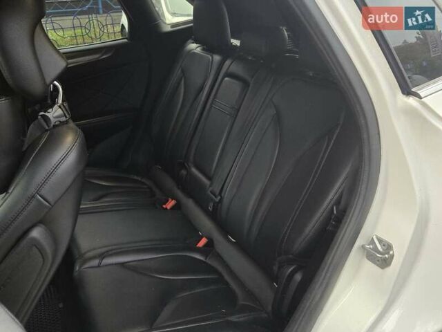 Білий Лінкольн МКС, об'ємом двигуна 2 л та пробігом 170 тис. км за 12500 $, фото 13 на Automoto.ua