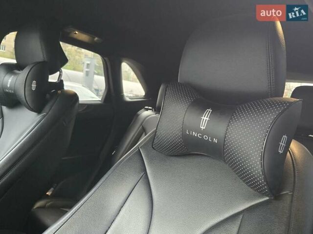 Білий Лінкольн МКС, об'ємом двигуна 2 л та пробігом 170 тис. км за 12500 $, фото 27 на Automoto.ua