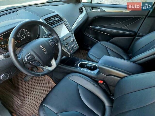 Белый Линкольн МКС, объемом двигателя 2 л и пробегом 128 тыс. км за 12750 $, фото 6 на Automoto.ua