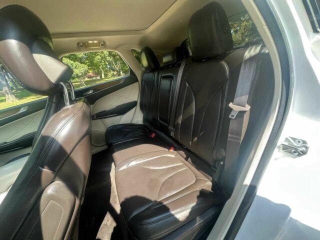 Білий Лінкольн МКС, об'ємом двигуна 2.3 л та пробігом 71 тис. км за 8000 $, фото 12 на Automoto.ua