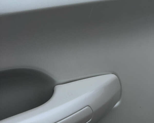 Белый Линкольн МКС, объемом двигателя 2 л и пробегом 171 тыс. км за 12500 $, фото 13 на Automoto.ua