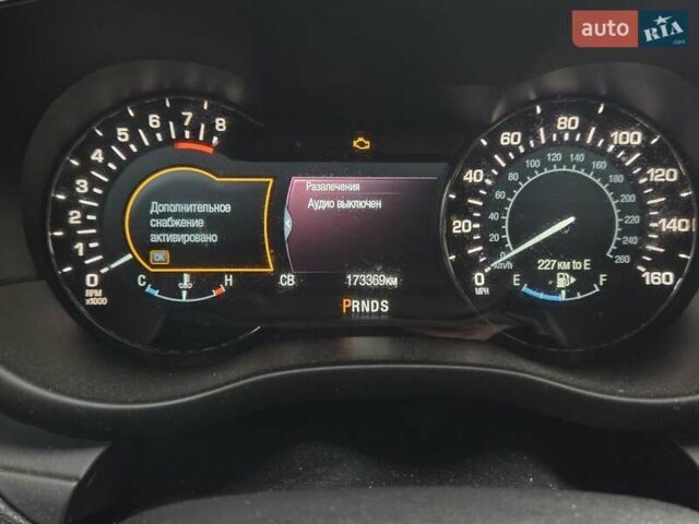 Білий Лінкольн МКС, об'ємом двигуна 2 л та пробігом 170 тис. км за 12500 $, фото 24 на Automoto.ua