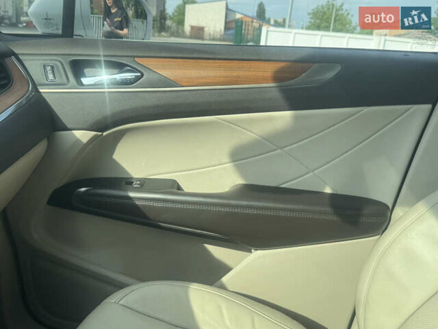 Білий Лінкольн МКС, об'ємом двигуна 2 л та пробігом 180 тис. км за 13100 $, фото 26 на Automoto.ua