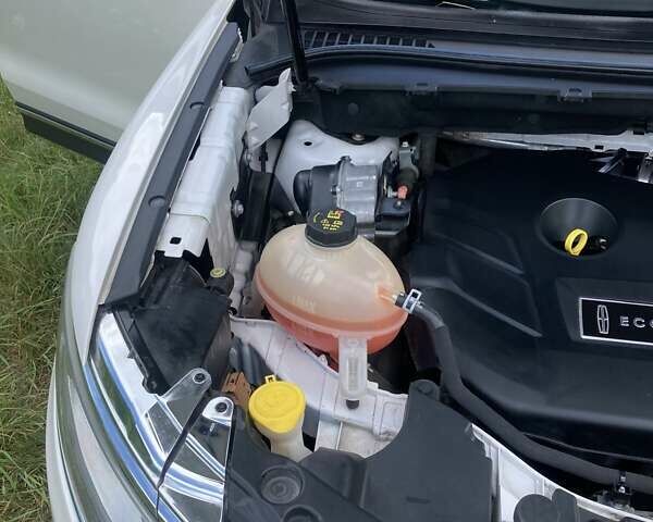 Белый Линкольн МКС, объемом двигателя 1.99 л и пробегом 191 тыс. км за 13200 $, фото 20 на Automoto.ua