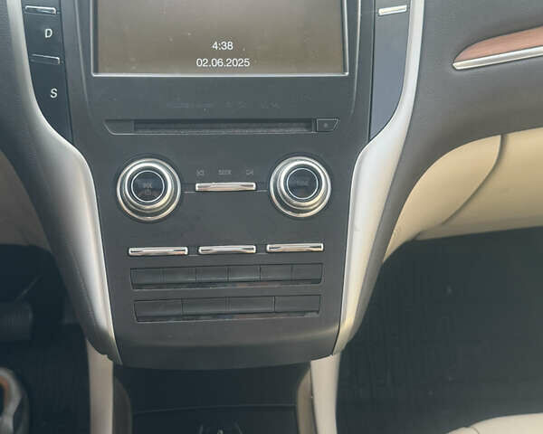 Білий Лінкольн МКС, об'ємом двигуна 2 л та пробігом 180 тис. км за 13100 $, фото 20 на Automoto.ua