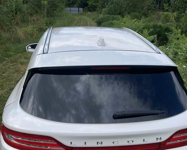 Белый Линкольн МКС, объемом двигателя 1.99 л и пробегом 191 тыс. км за 13200 $, фото 9 на Automoto.ua