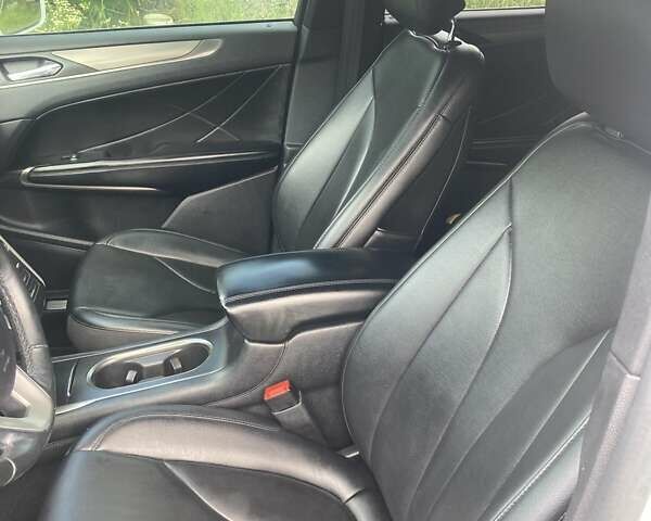 Белый Линкольн МКС, объемом двигателя 1.99 л и пробегом 191 тыс. км за 13200 $, фото 36 на Automoto.ua