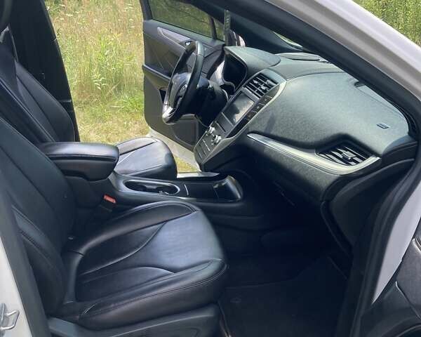 Белый Линкольн МКС, объемом двигателя 1.99 л и пробегом 191 тыс. км за 13200 $, фото 32 на Automoto.ua