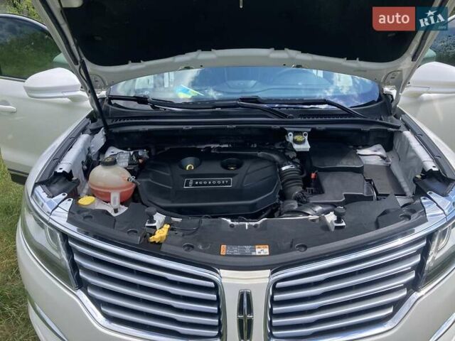 Белый Линкольн МКС, объемом двигателя 1.99 л и пробегом 191 тыс. км за 13200 $, фото 18 на Automoto.ua