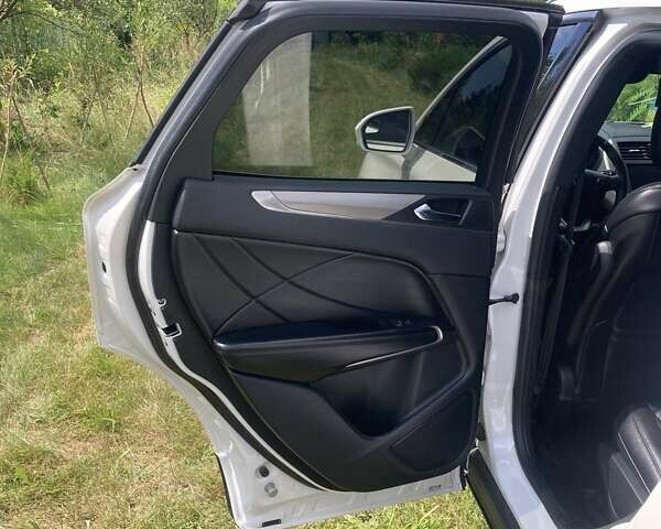 Белый Линкольн МКС, объемом двигателя 1.99 л и пробегом 191 тыс. км за 13200 $, фото 22 на Automoto.ua