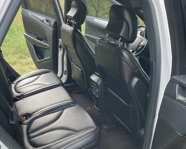 Белый Линкольн МКС, объемом двигателя 1.99 л и пробегом 191 тыс. км за 13200 $, фото 38 на Automoto.ua