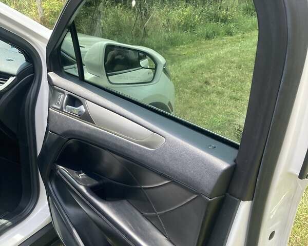 Белый Линкольн МКС, объемом двигателя 1.99 л и пробегом 191 тыс. км за 13200 $, фото 24 на Automoto.ua