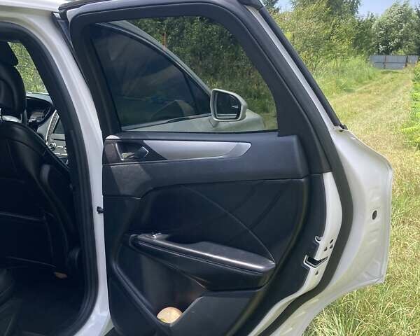 Белый Линкольн МКС, объемом двигателя 1.99 л и пробегом 191 тыс. км за 13200 $, фото 25 на Automoto.ua