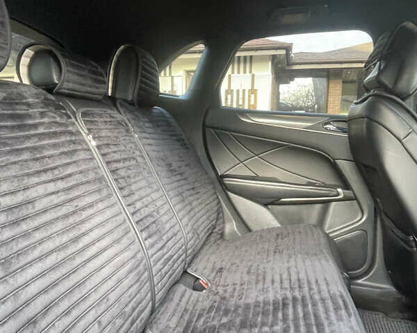Белый Линкольн МКС, объемом двигателя 2 л и пробегом 145 тыс. км за 13299 $, фото 19 на Automoto.ua