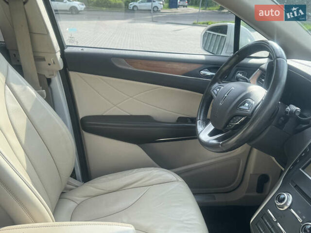 Білий Лінкольн МКС, об'ємом двигуна 2 л та пробігом 180 тис. км за 13100 $, фото 25 на Automoto.ua